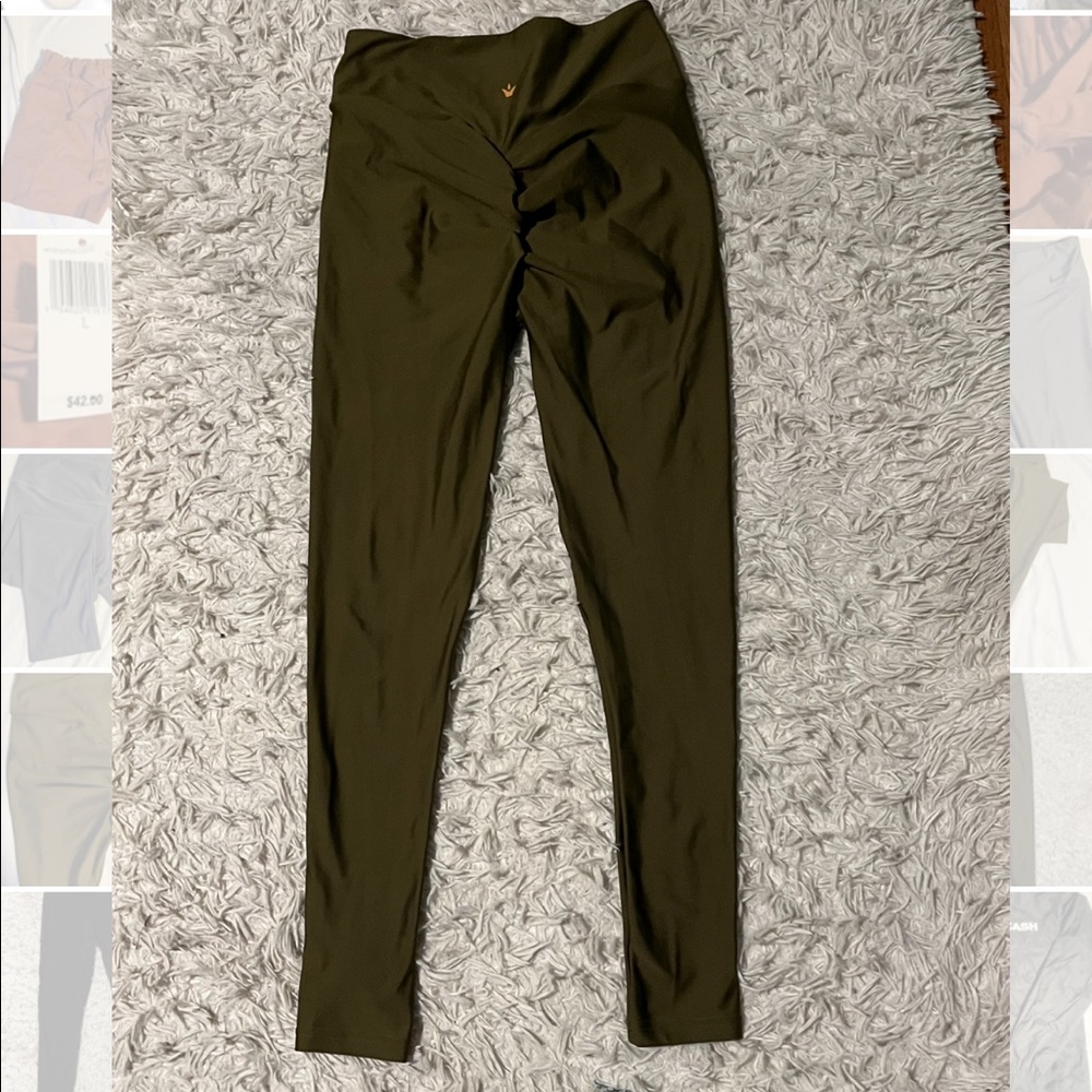 OBSESSION- Butt scrunch leggings- Size M
